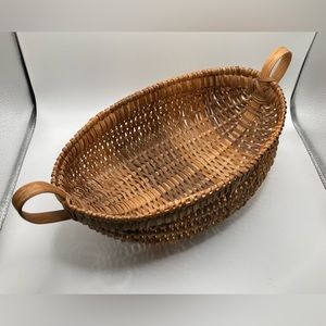Pre-owned Buttock Splint Weave Basket, handles on each side